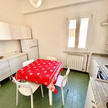 Pisolo - Quadrilocale In Centro A Con Vista Mare E Servizio