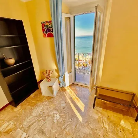 Pisolo - Quadrilocale In Centro A Con Vista Mare E Servizio